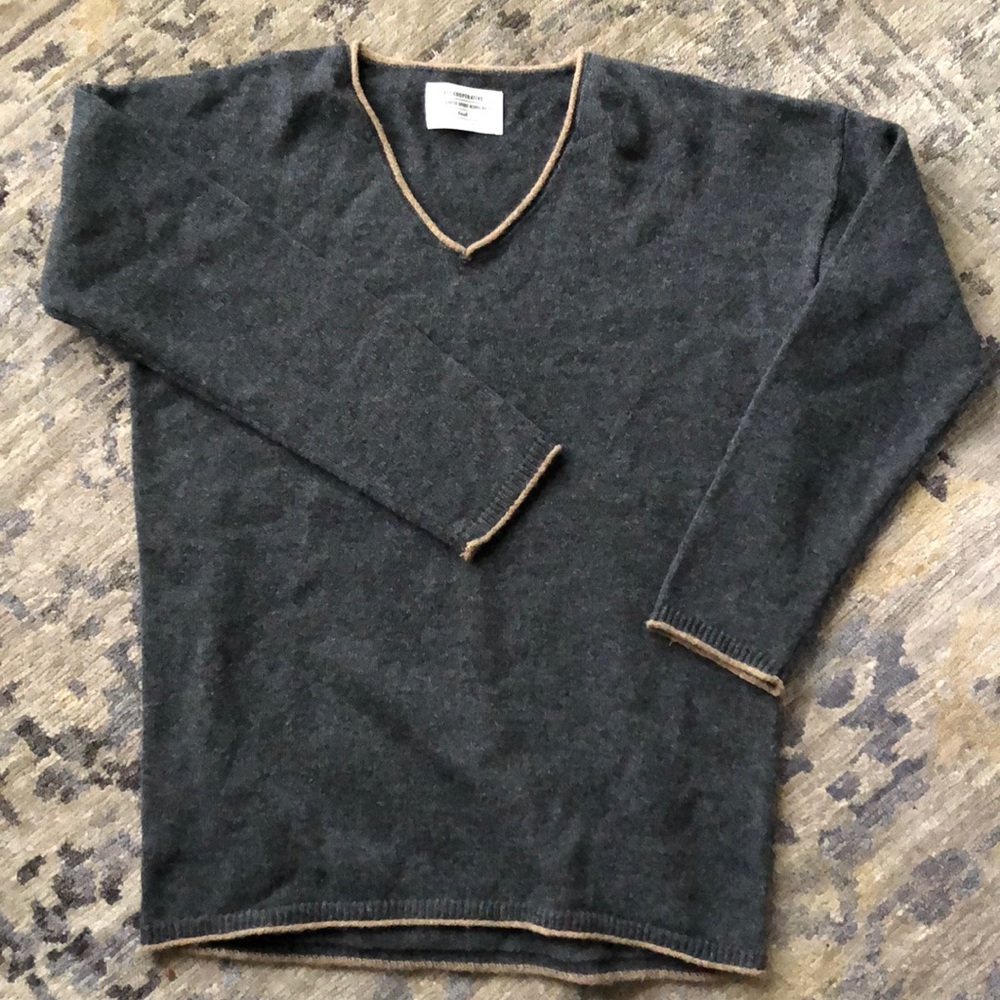 REI 100% lambs wool v-neck grey sweater size s